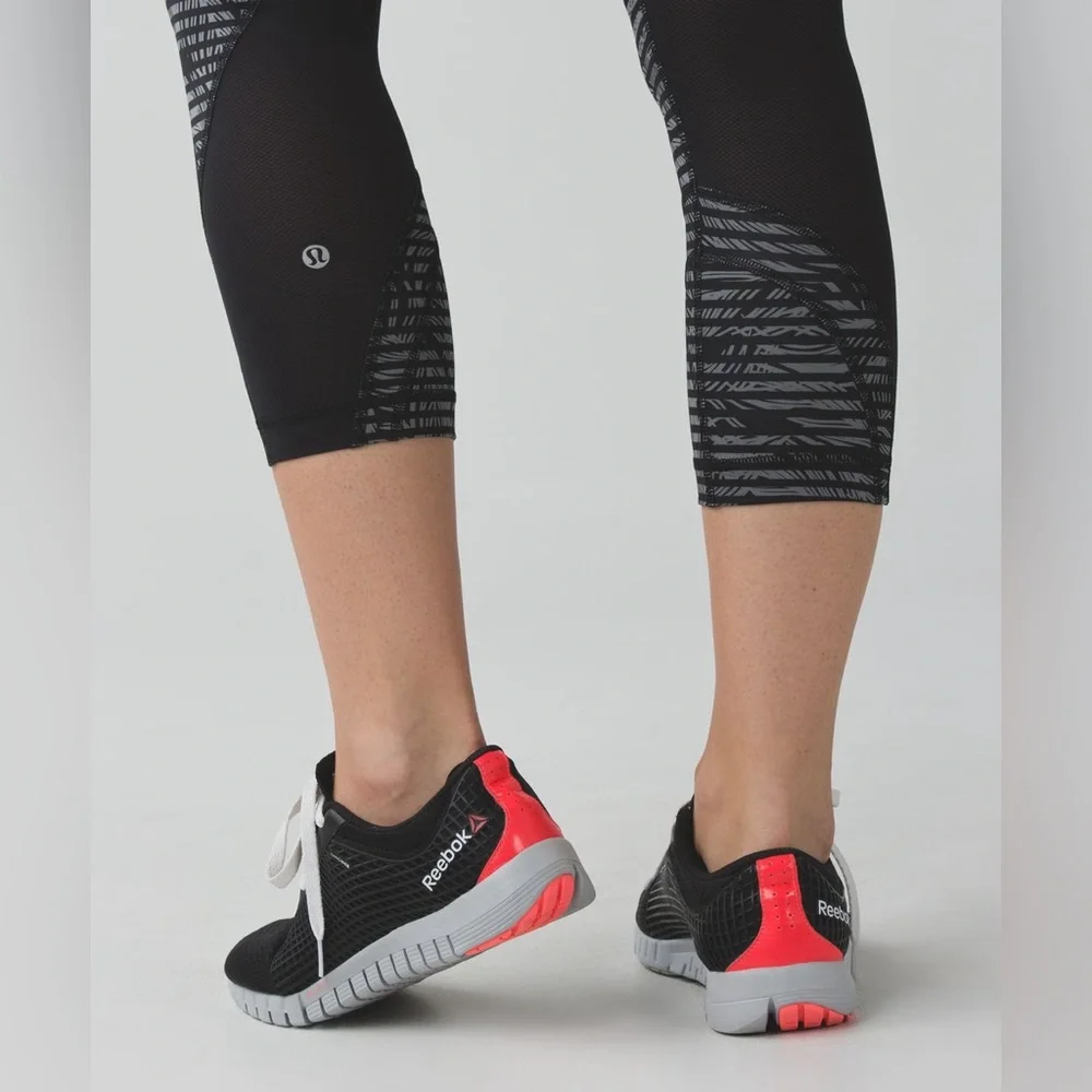 Lululemon Pace Rival Crop Full-On Luxtreme Stripe Play Size 4